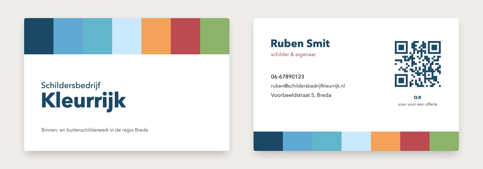 Visitekaartje voorbeeld voor een schildersbedrijf: witte voorkant met een rij kleurstalen bovenaan en de naam Kleurrijk, achterkant met contactgegevens en een QR-code voor een offerte